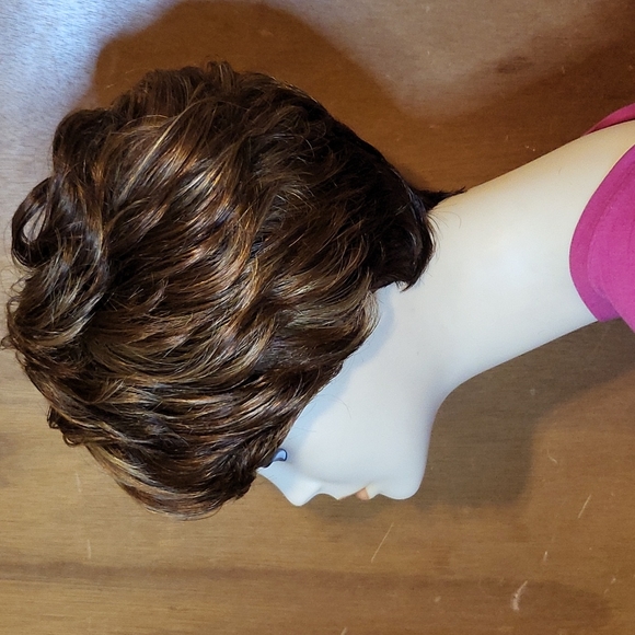 Short Brown / Blonde Curly Wig - Picture 6 of 7